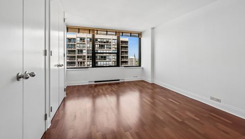 1560 N SANDBURG Terrace