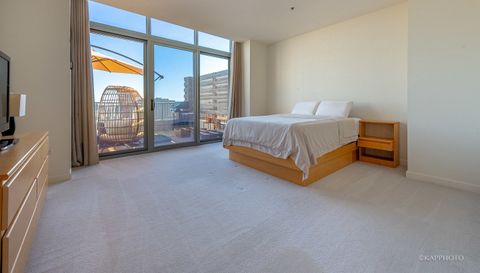 1600 S Prairie Avenue