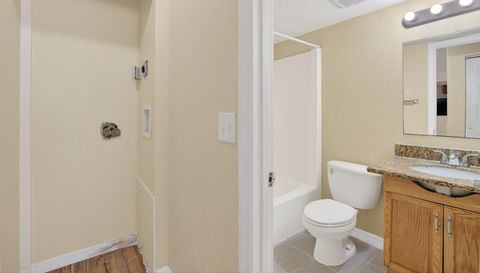 202 Red Maple Pl