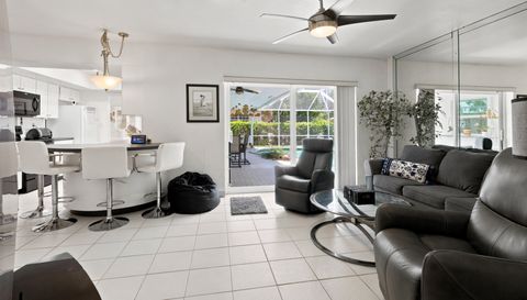 8 Castle Harbor Isle Dr