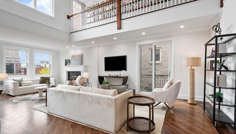 840 W Buckingham Place