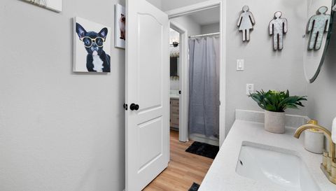 807 Clarence Bohls LN