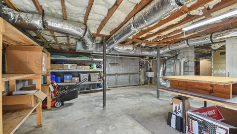 1011 Duggins St