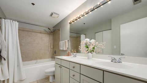 758 N Larrabee Street