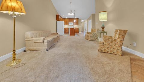 2732 Waters Place Dr