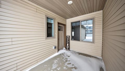 698 Shardlow Place NE