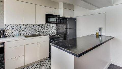 5733 N Sheridan Road