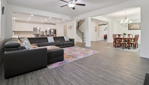 3305 Stock Saddle Pl