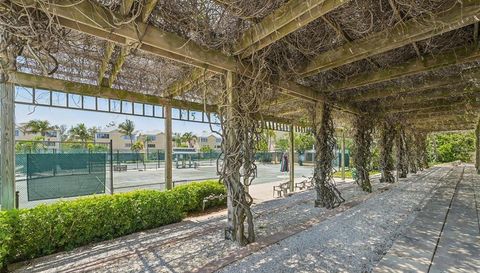 660 CEDARS COURT