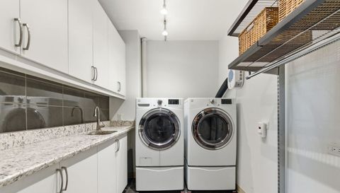 913 W Van Buren Street