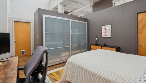 1800 W ROSCOE Street