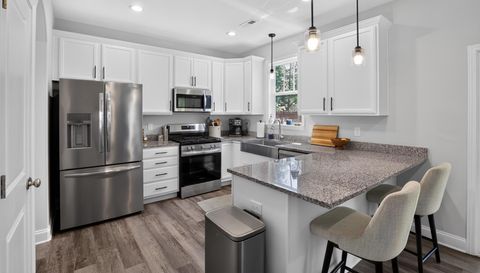 725 Dottie Ct