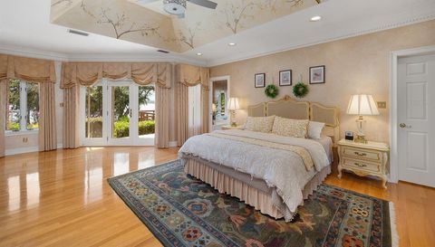996 NW SCENIC LAKE DRIVE