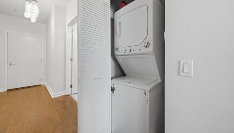 720 N LARRABEE Street