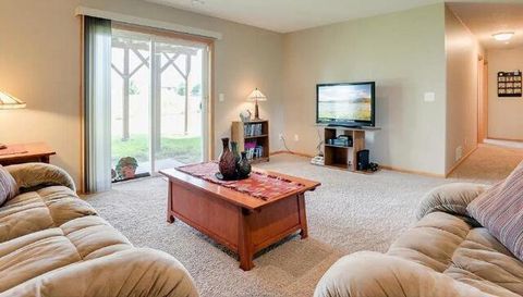 2006 Independence St S