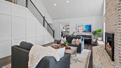 89 Country Club Dr W