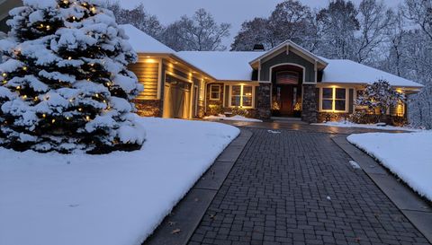 4209 N Oak Pointe Ct NE