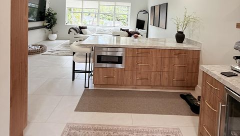 715 SW 4th Ave