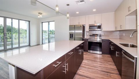 1709 N TAMIAMI TRAIL