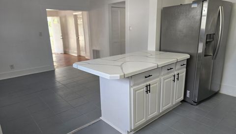 4710 Springfield Blvd