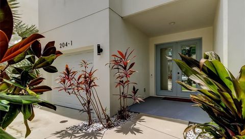 204 N MANHATTAN AVENUE