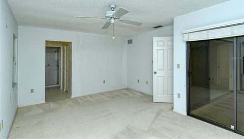 4635 Oak Forest