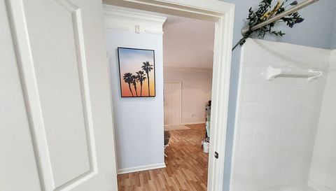 2204 Myrtlewood Cir E