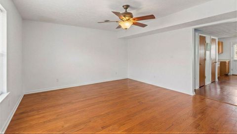 1815 Pointed Leaf Ln