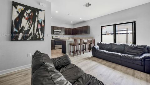 9381 33rd Ln