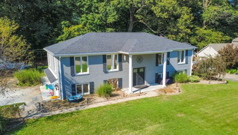 272 Canterbury Dr