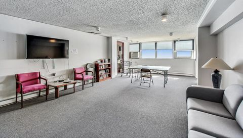 5733 N Sheridan Road