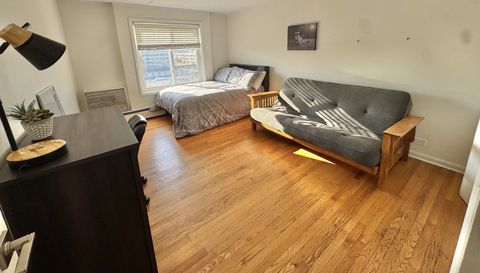 18 E Old Willow Road