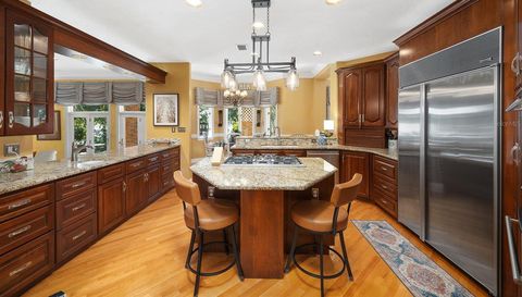 996 NW SCENIC LAKE DRIVE