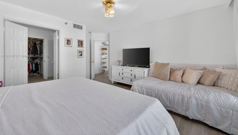 3500 Mystic Pointe Dr