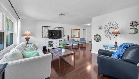 25 HARBOR WOODS CIRCLE