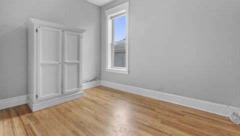 1658 W Nelson Street