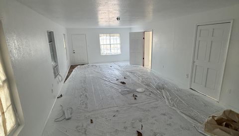 4908 S Clear Creek Rd