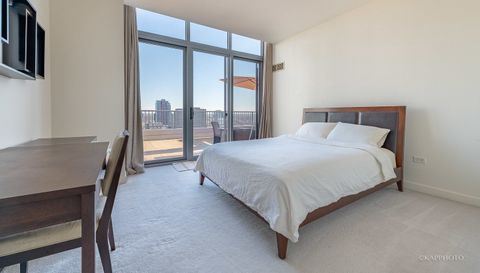 1600 S Prairie Avenue