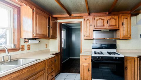 913 E Chain Of Rocks Road