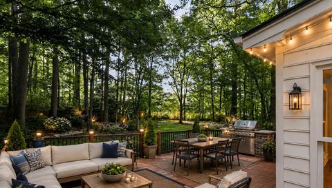 2240 Whispering Pines Ln