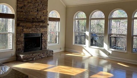 209 Falcon Crest Way