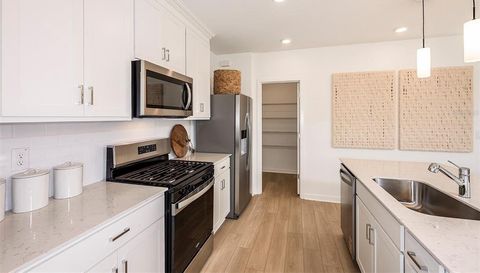 1090 SILVERLAKE BOULEVARD