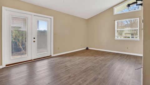 1464 A NE PINE LOG RD