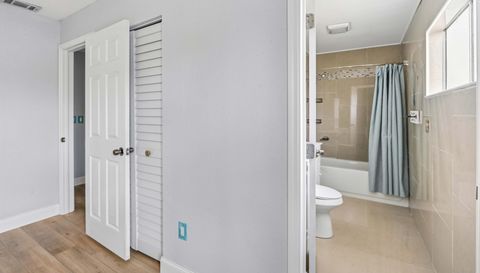 2419 Roxbury Cir