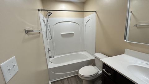 312 Robyns Glen Cir