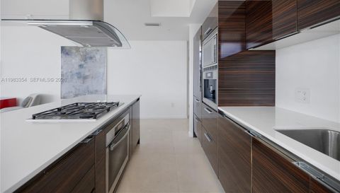 3737 Collins Ave