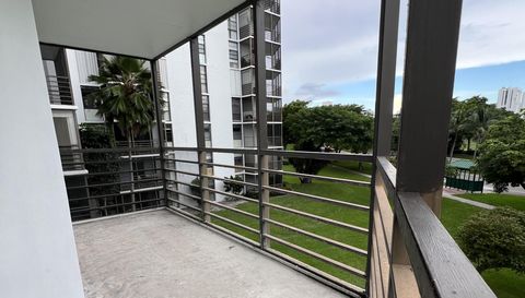 20500 W Country Club Dr APT 308 Aventura