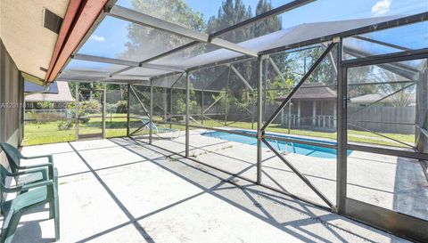 694 Dixie Ln