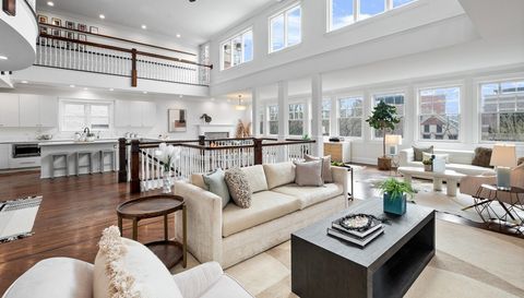 840 W Buckingham Place