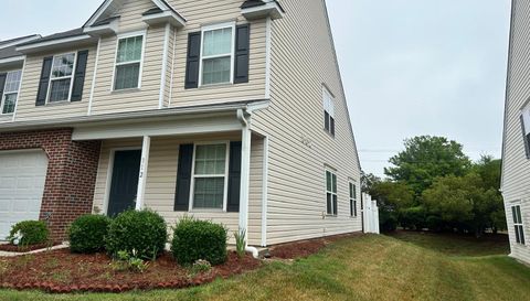 312 Robyns Glen Cir